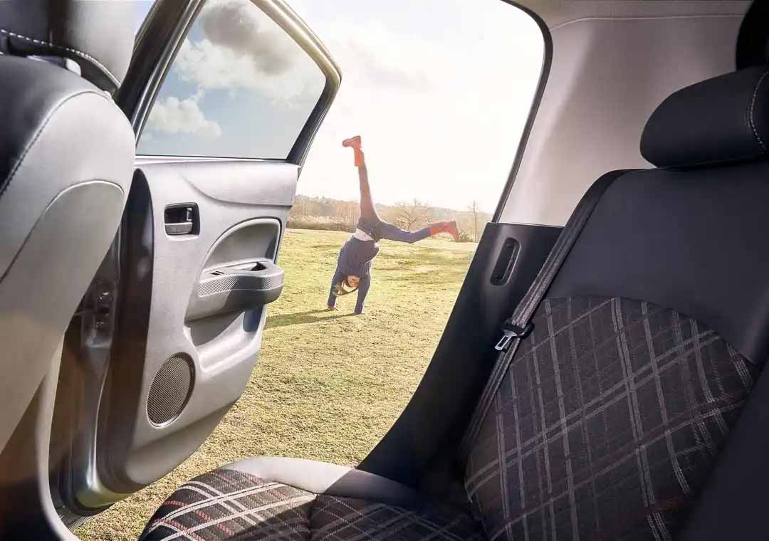 Mirage interior child cartwheel